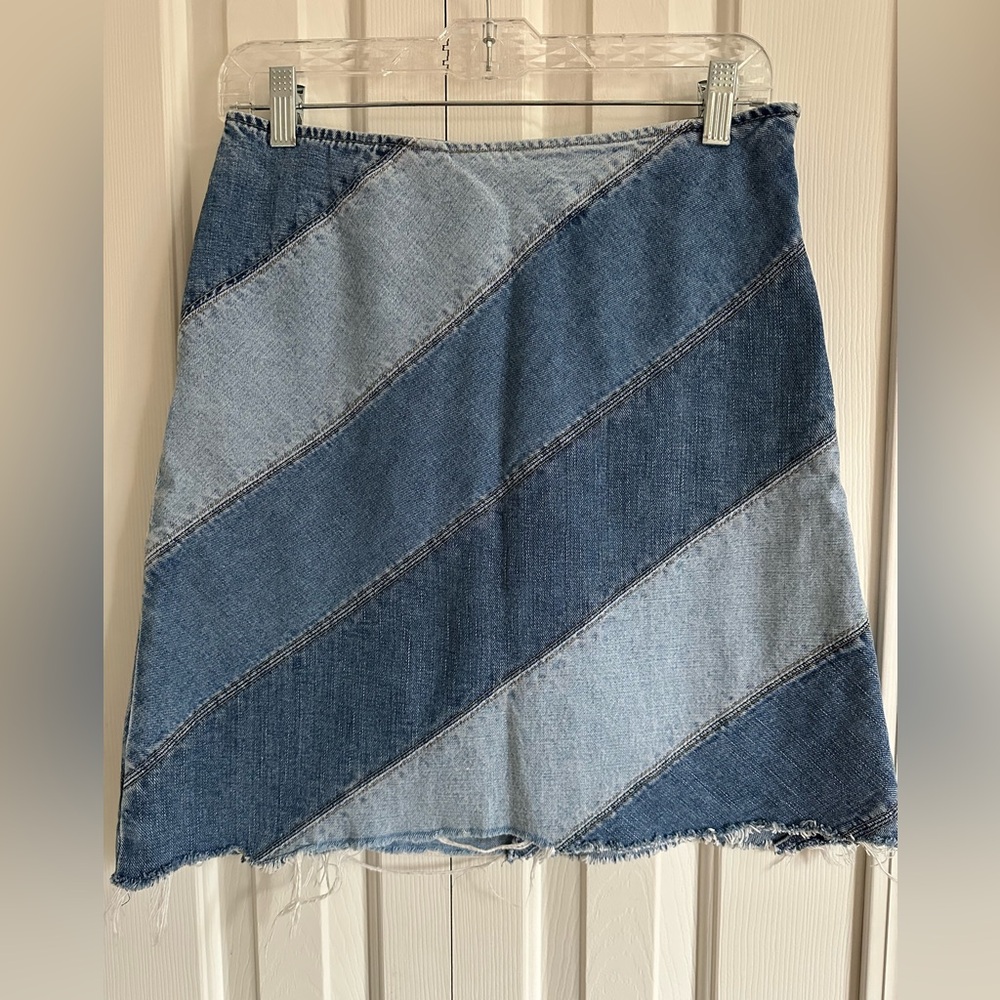 Seen on Lizzie McGuire/Hilary Duff denim patchwork skirt alt - Picture 2 of 4